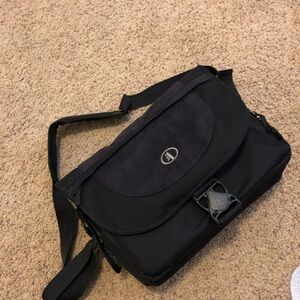 Preowned Tamrac Model 3537 DSLR Camera Messenger Bag